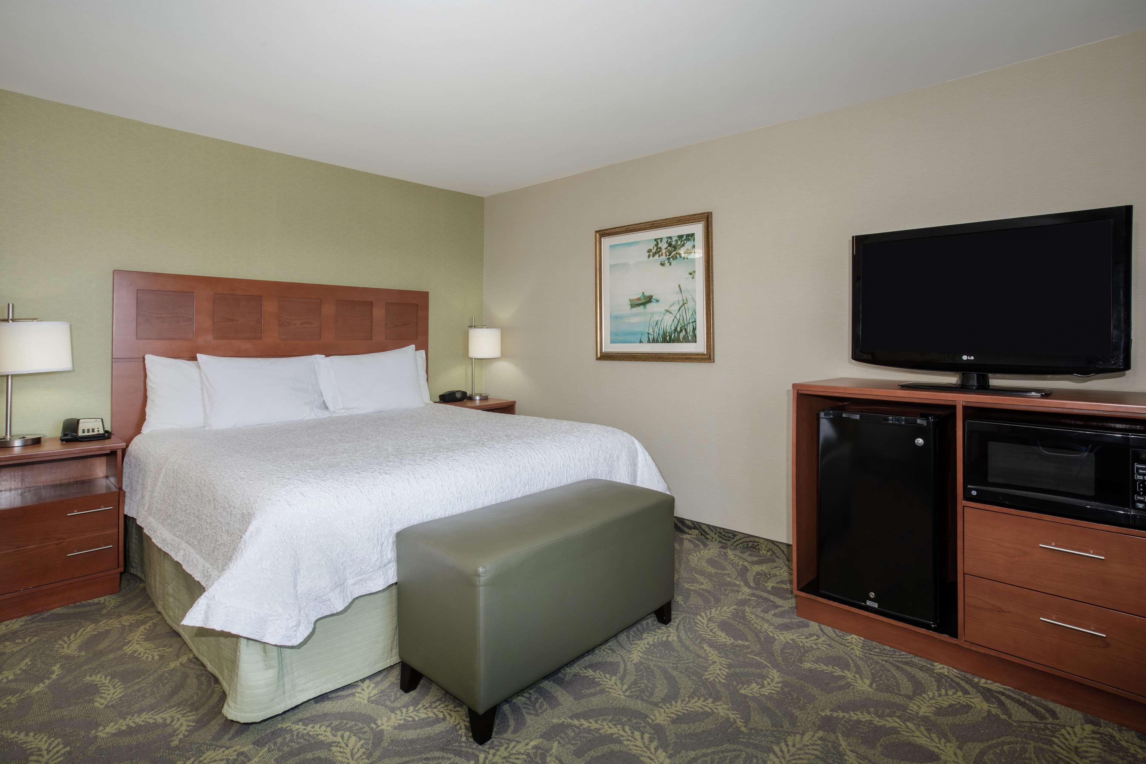 Hampton Inn & Suites Astoria Exteriör bild