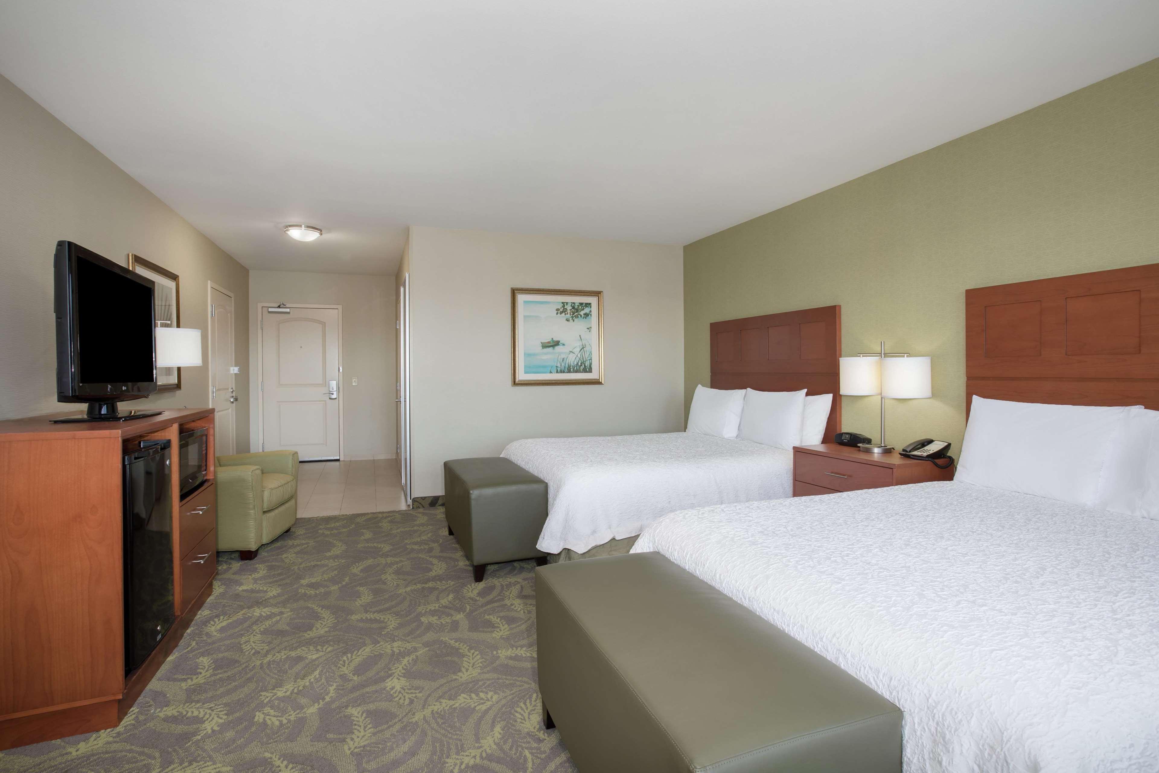 Hampton Inn & Suites Astoria Exteriör bild