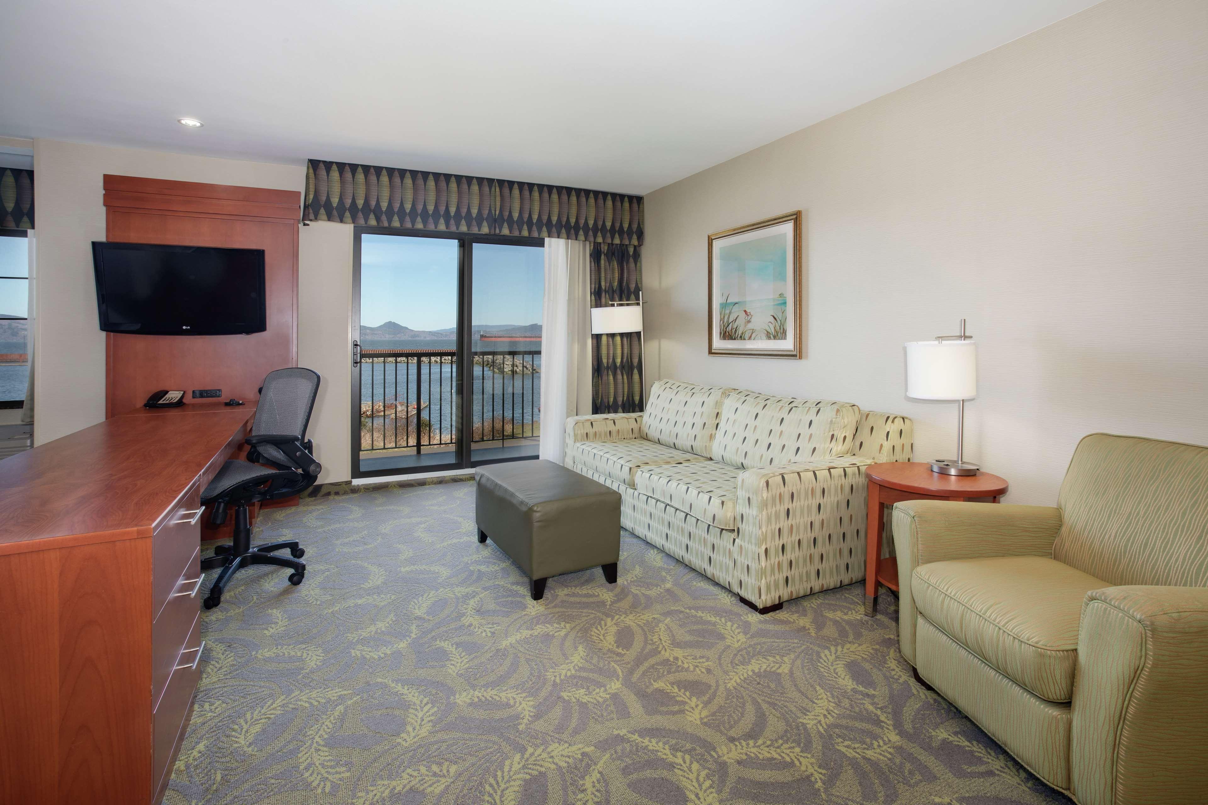 Hampton Inn & Suites Astoria Exteriör bild