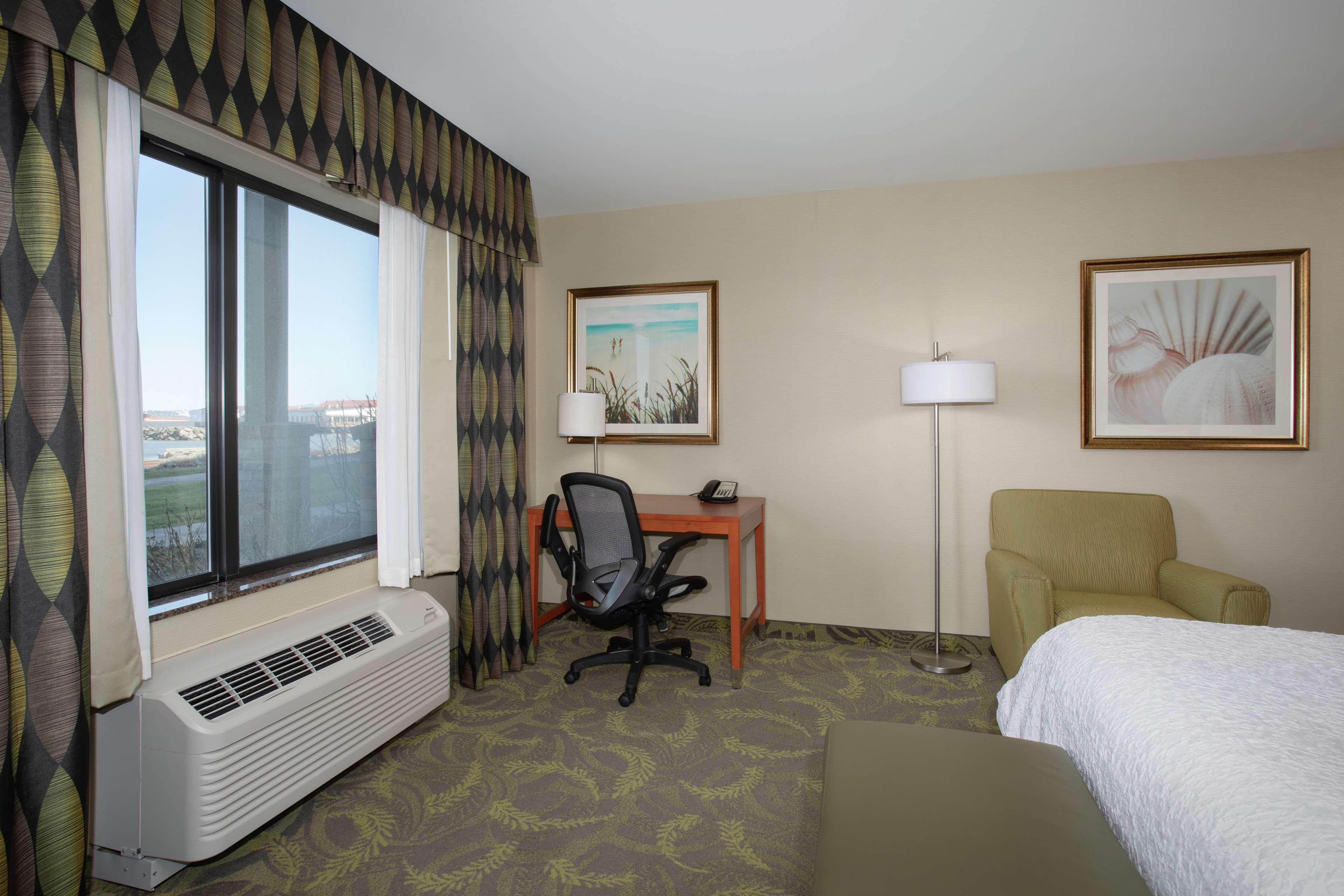 Hampton Inn & Suites Astoria Exteriör bild