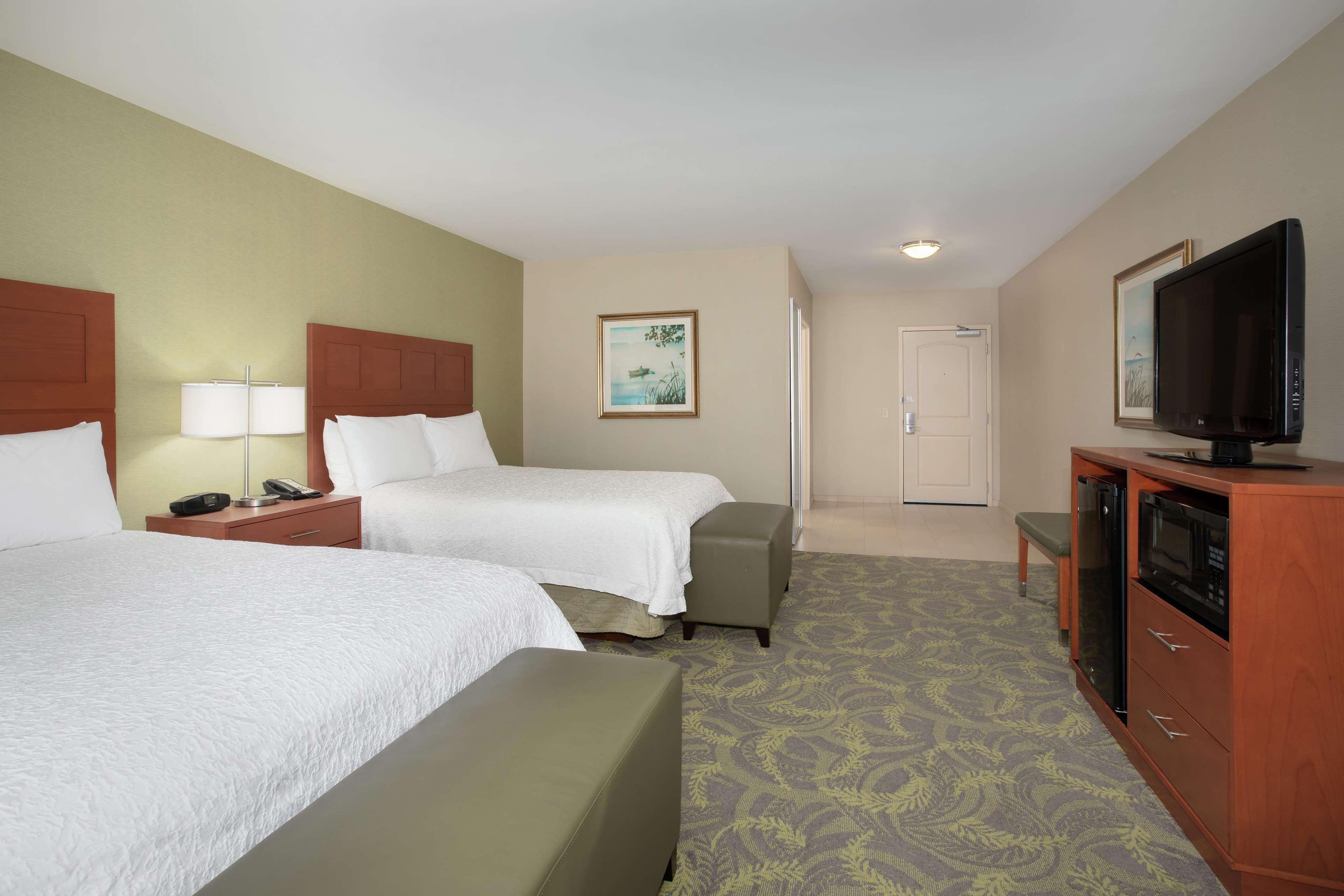 Hampton Inn & Suites Astoria Exteriör bild