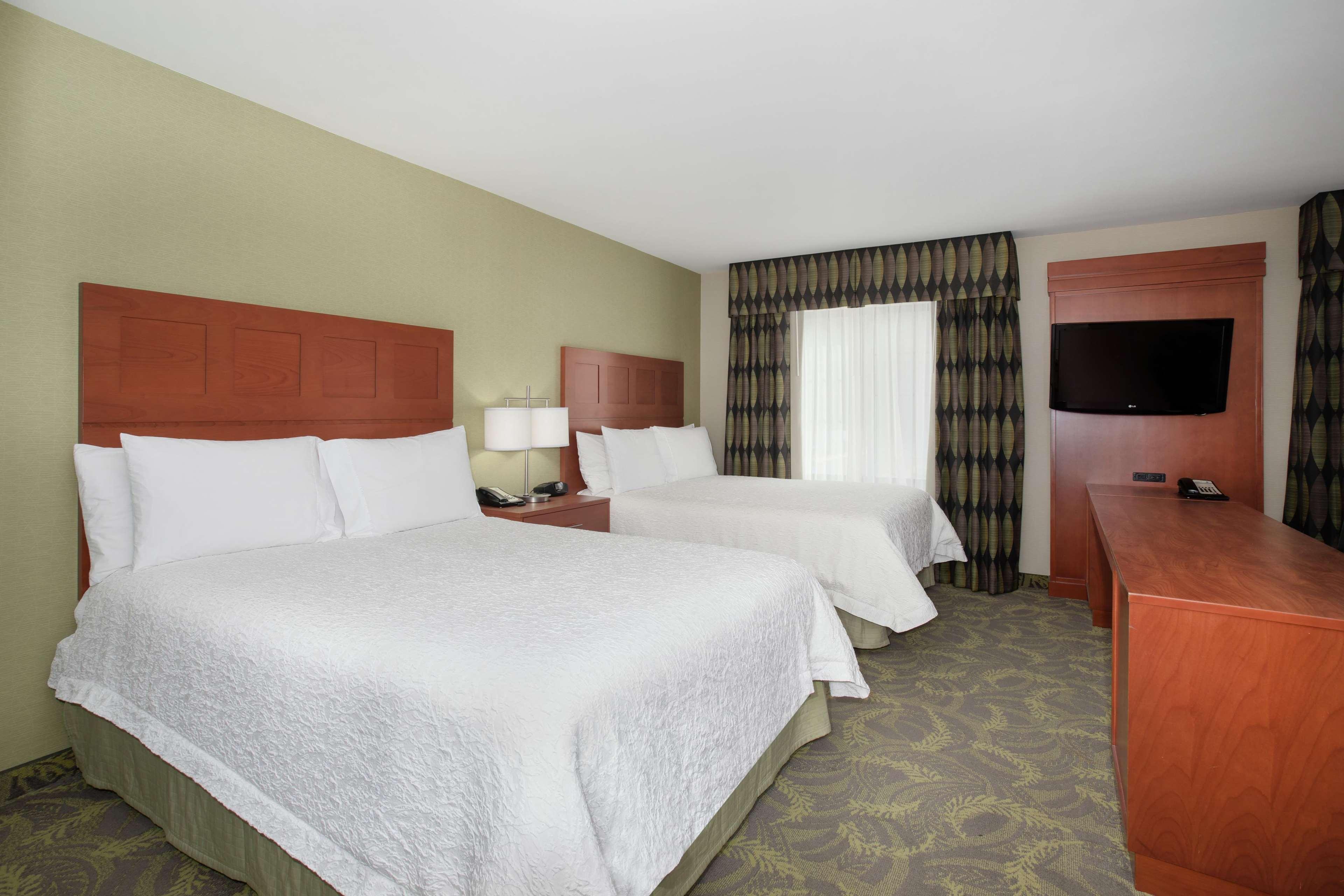 Hampton Inn & Suites Astoria Exteriör bild