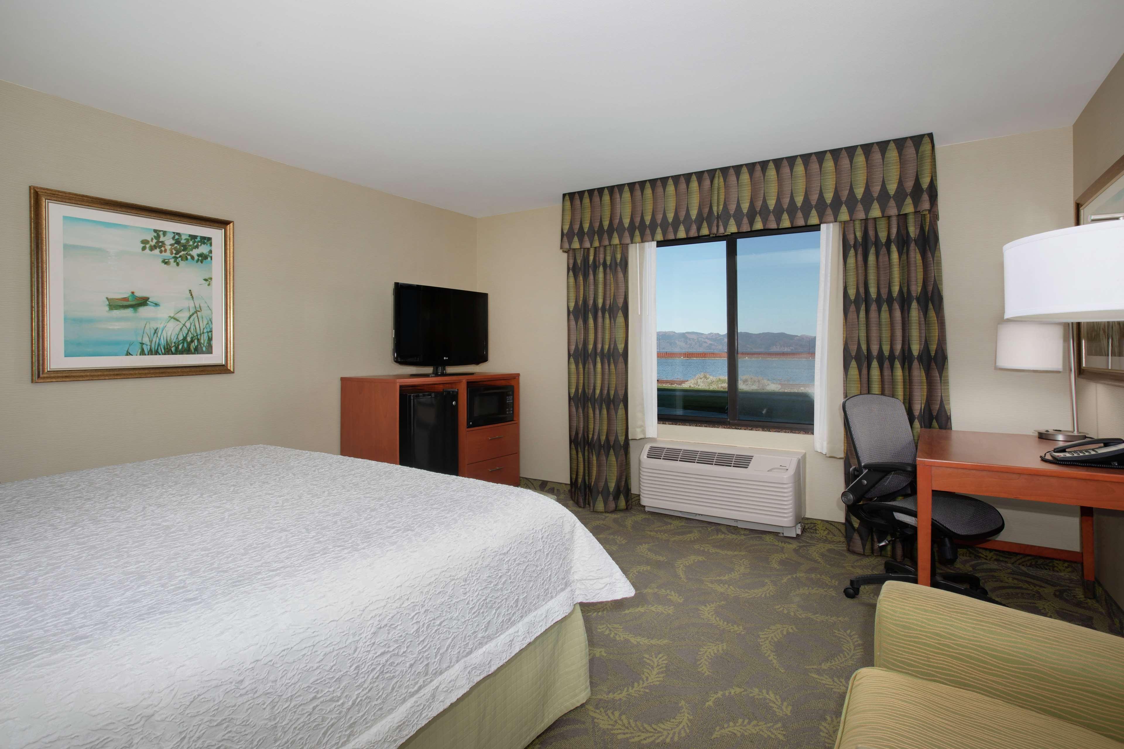 Hampton Inn & Suites Astoria Exteriör bild
