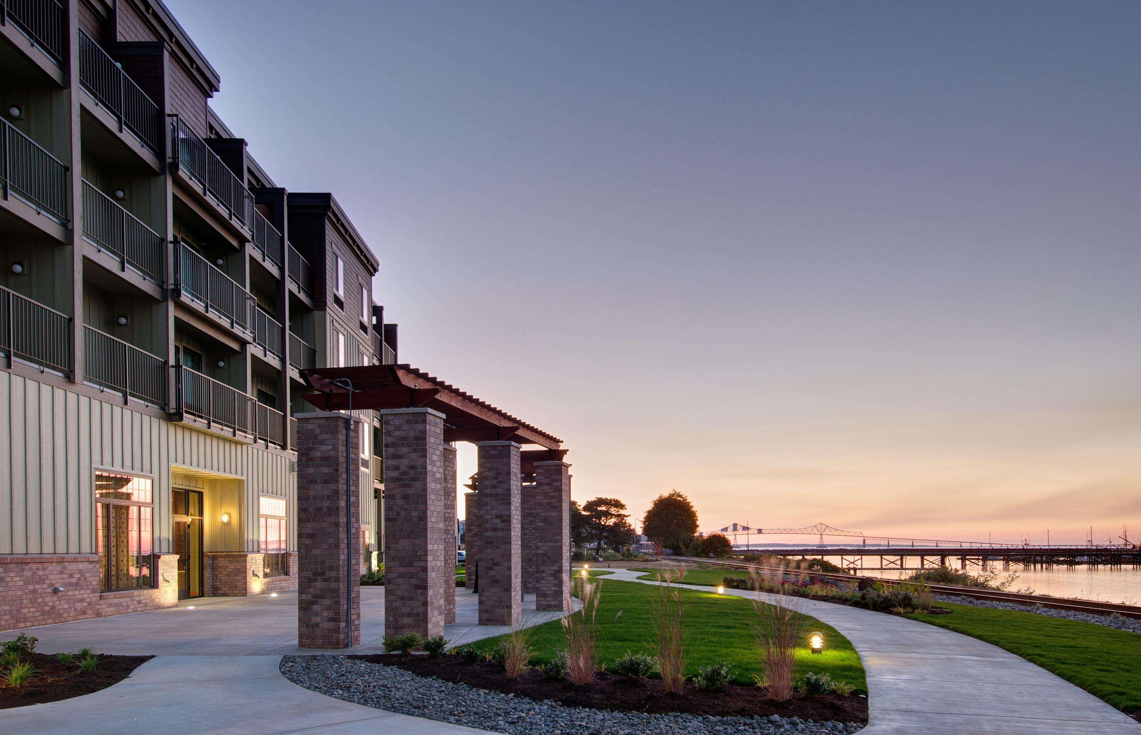 Hampton Inn & Suites Astoria Exteriör bild