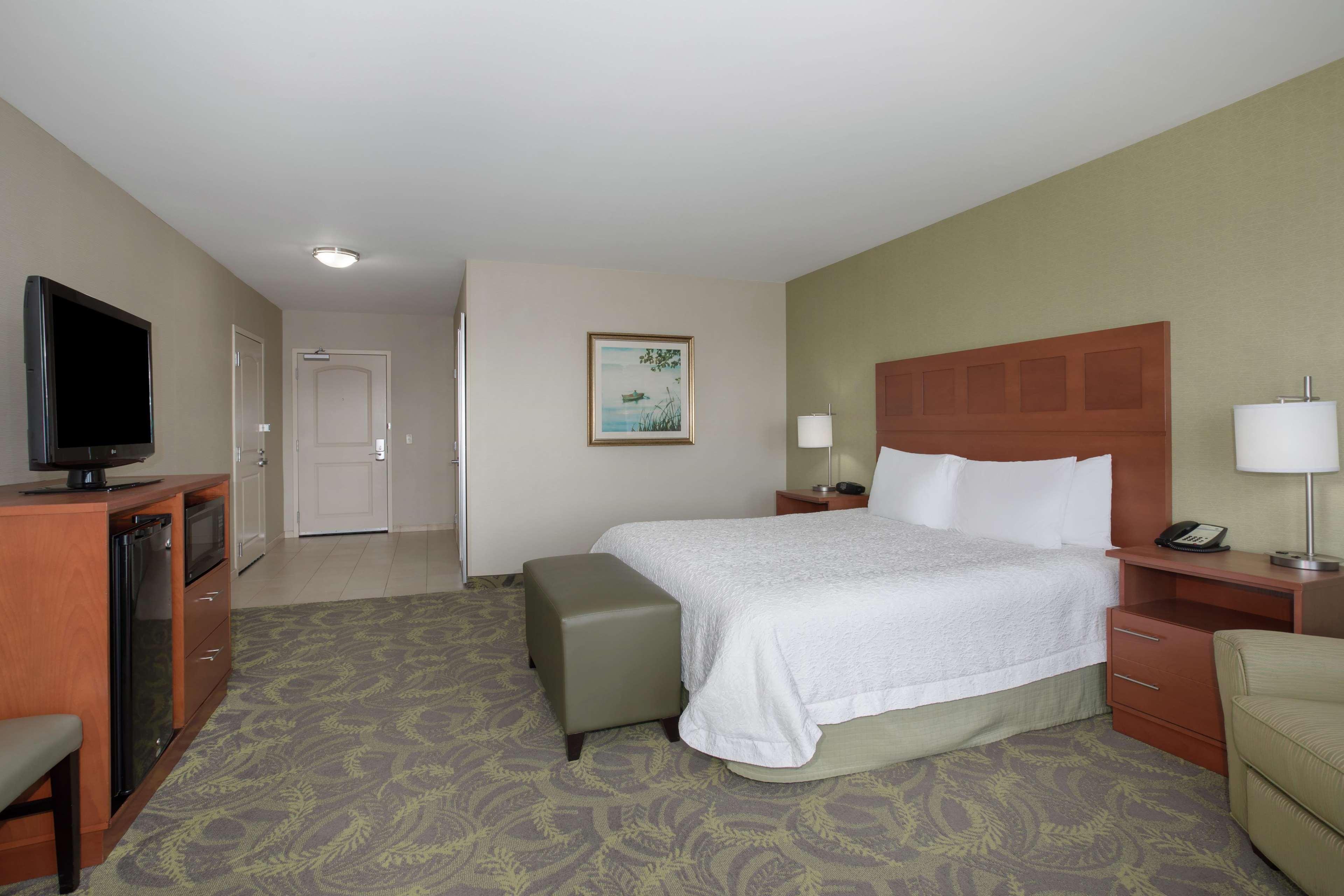 Hampton Inn & Suites Astoria Exteriör bild