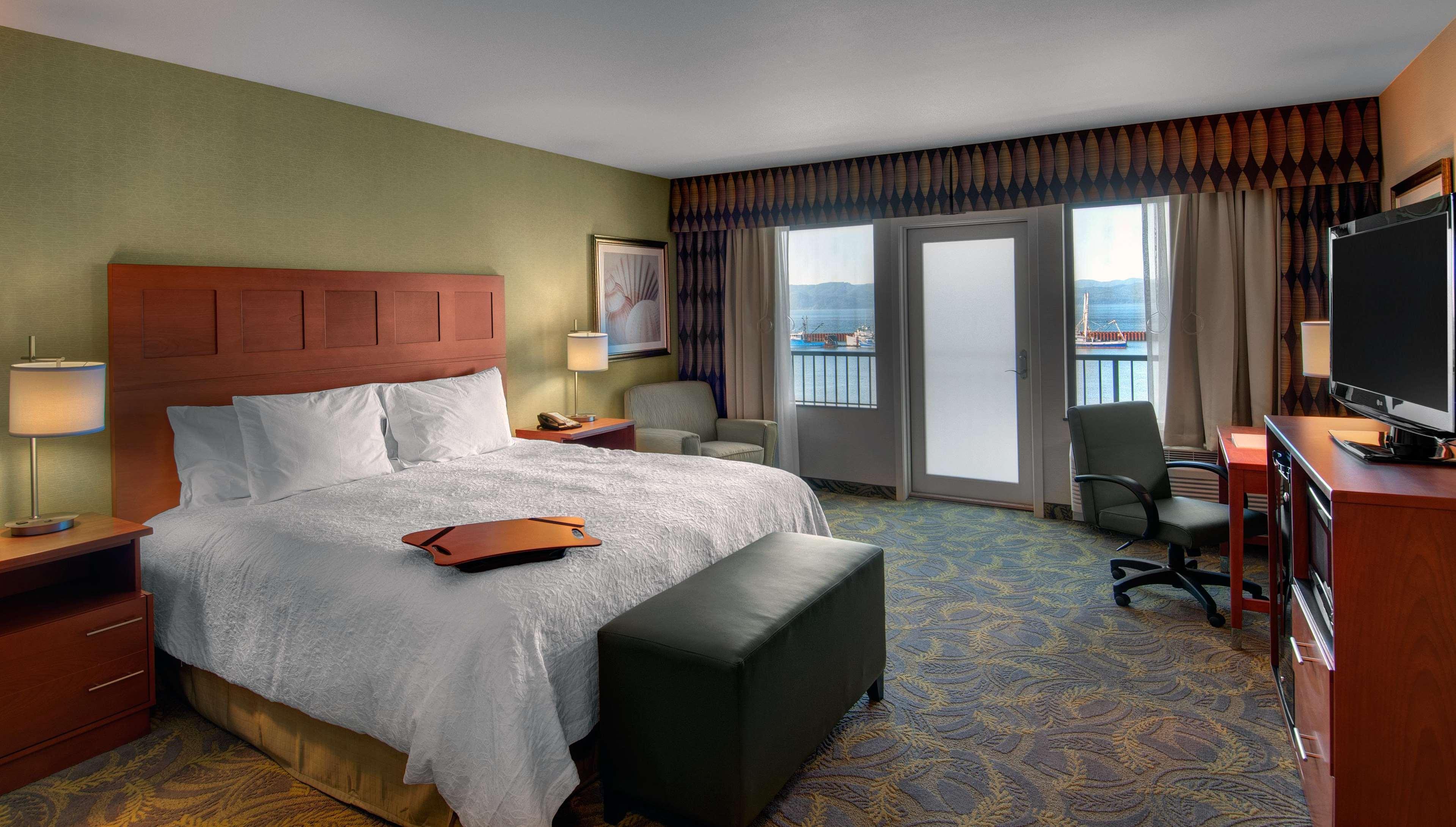 Hampton Inn & Suites Astoria Exteriör bild