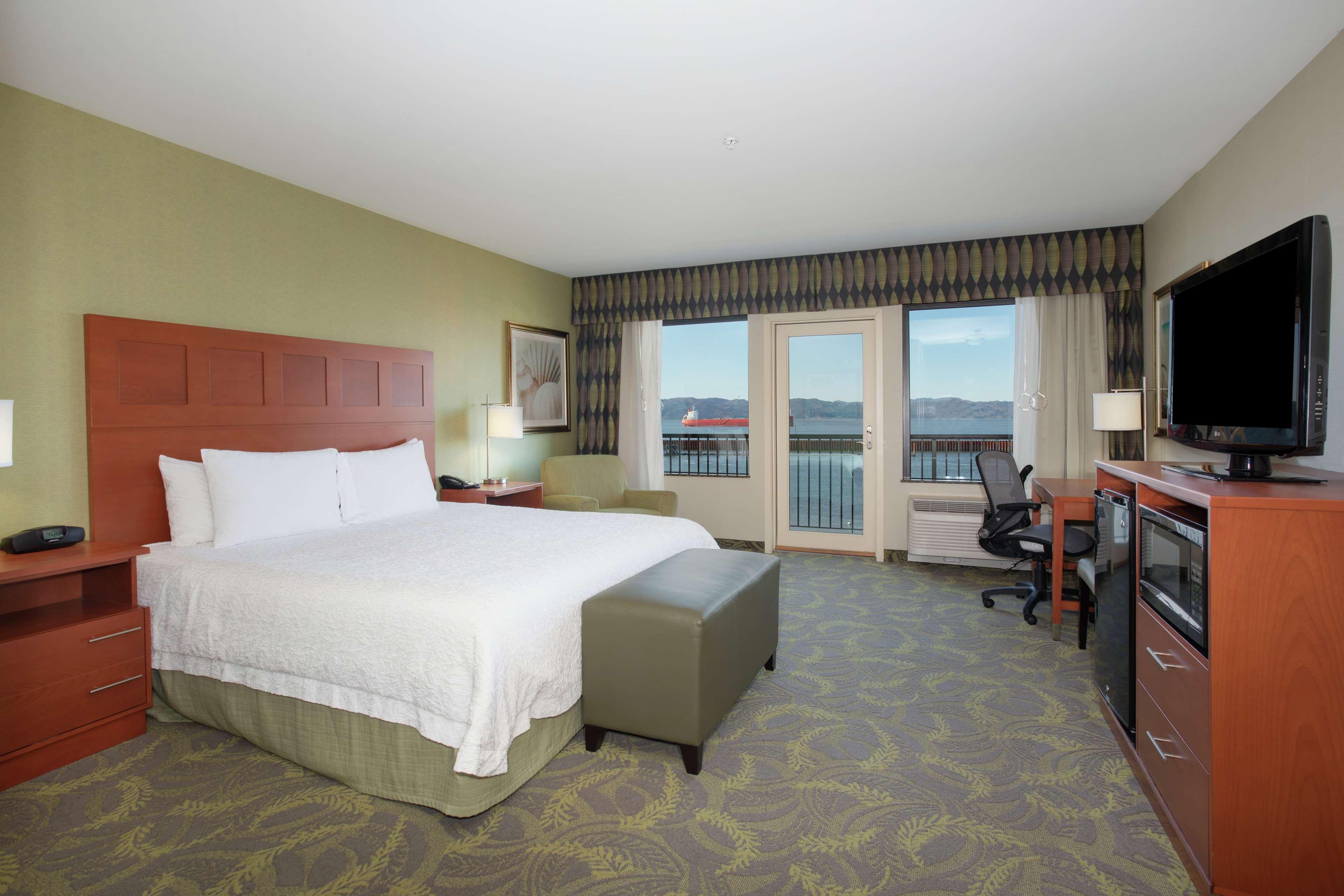 Hampton Inn & Suites Astoria Exteriör bild