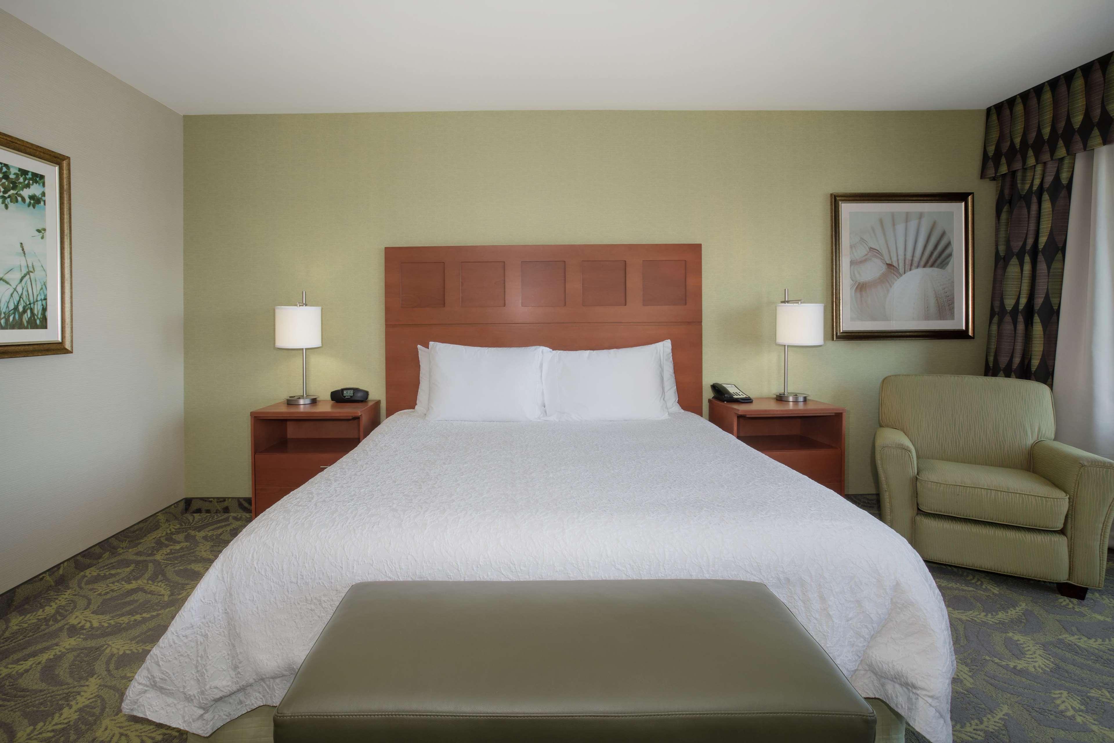 Hampton Inn & Suites Astoria Exteriör bild