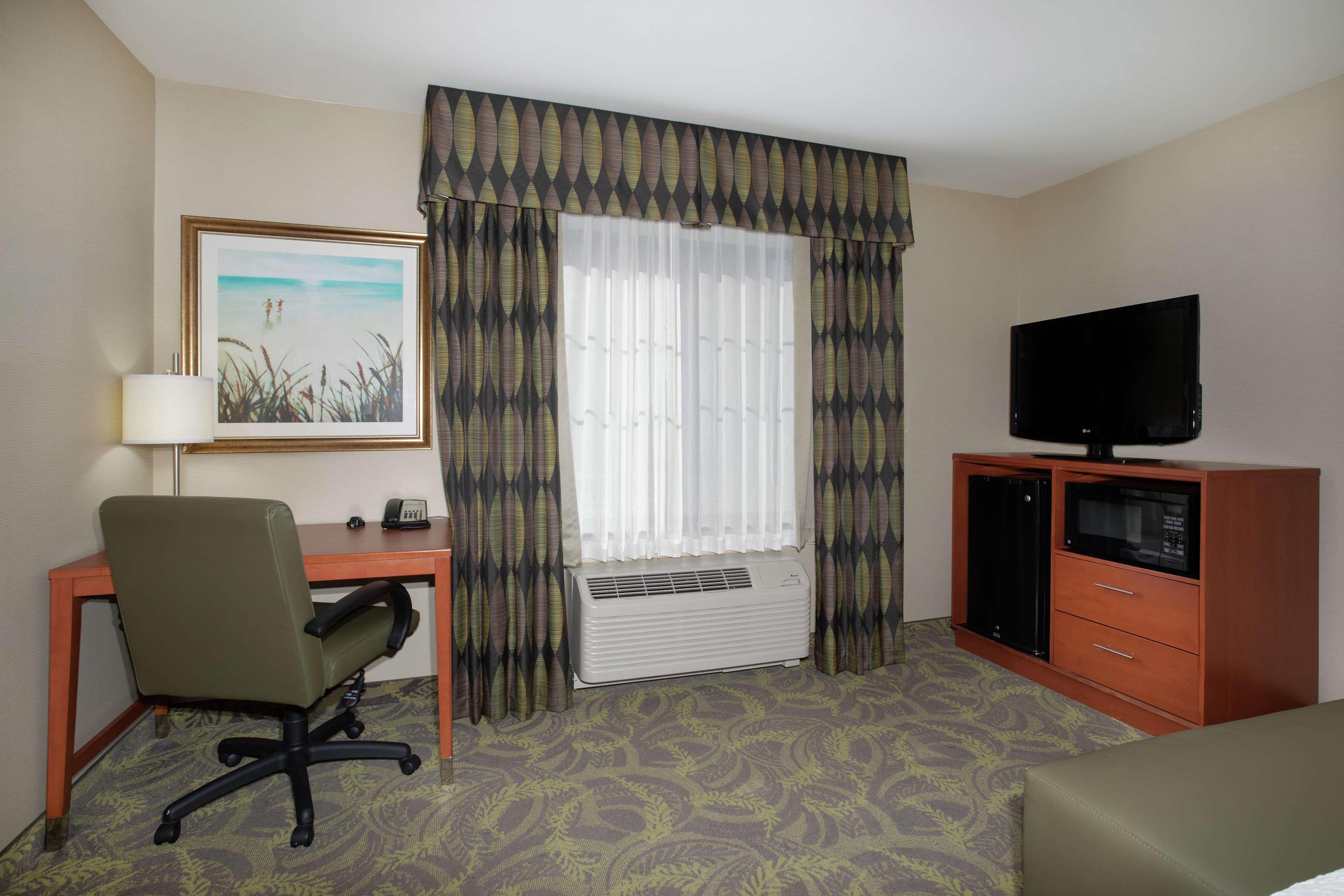 Hampton Inn & Suites Astoria Exteriör bild