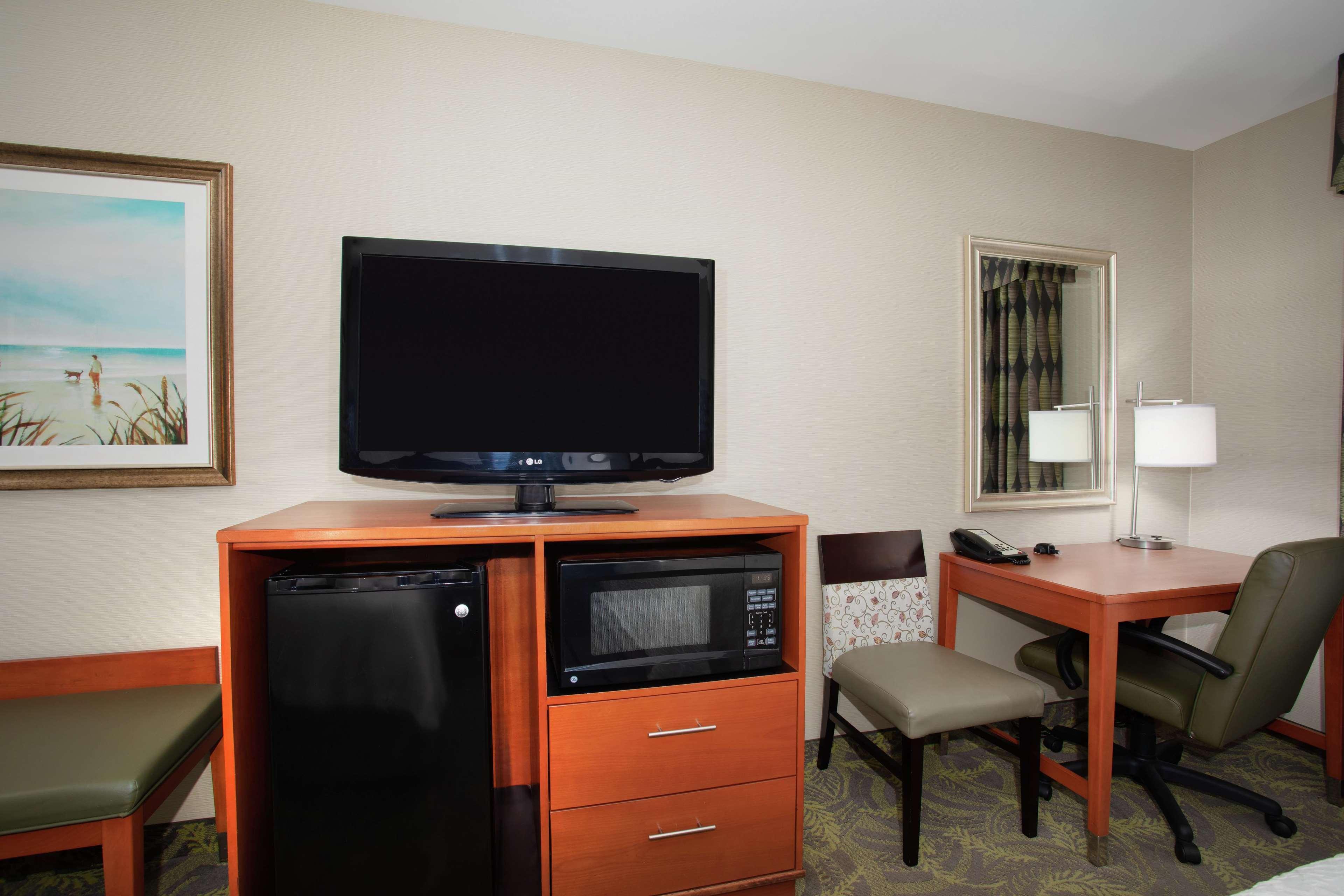 Hampton Inn & Suites Astoria Exteriör bild