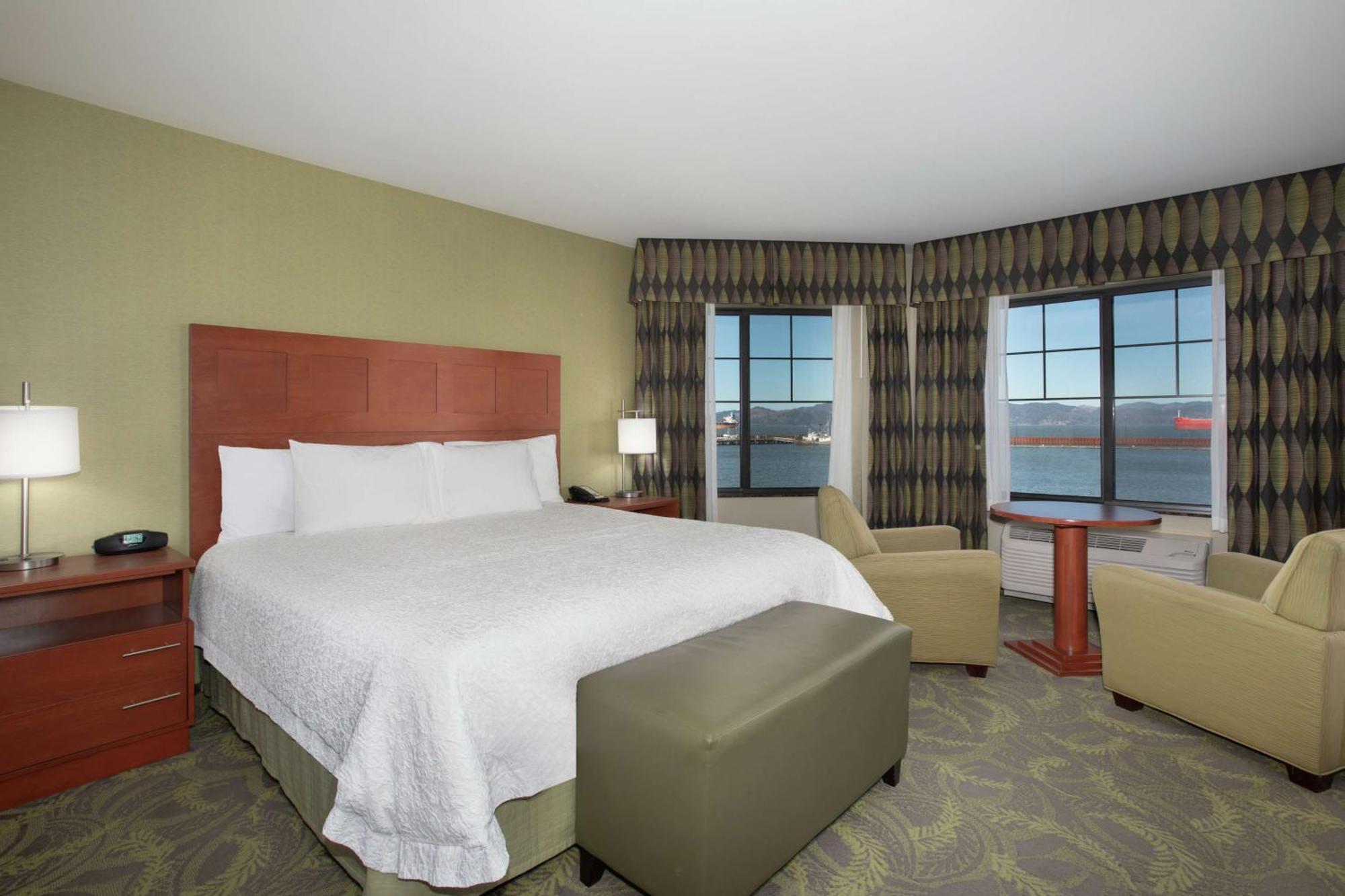 Hampton Inn & Suites Astoria Exteriör bild