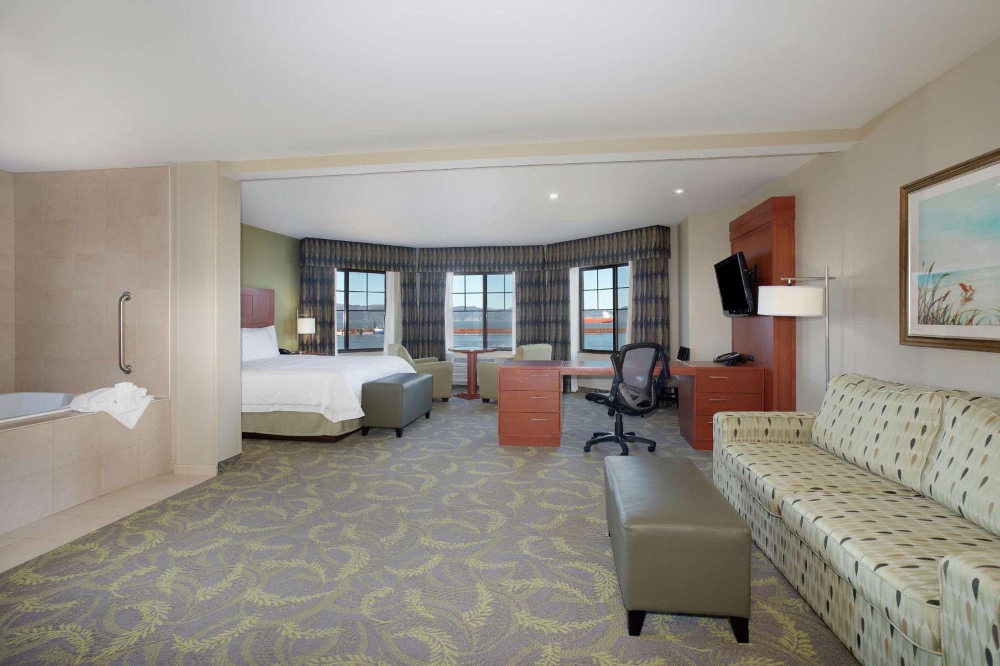 Hampton Inn & Suites Astoria Exteriör bild
