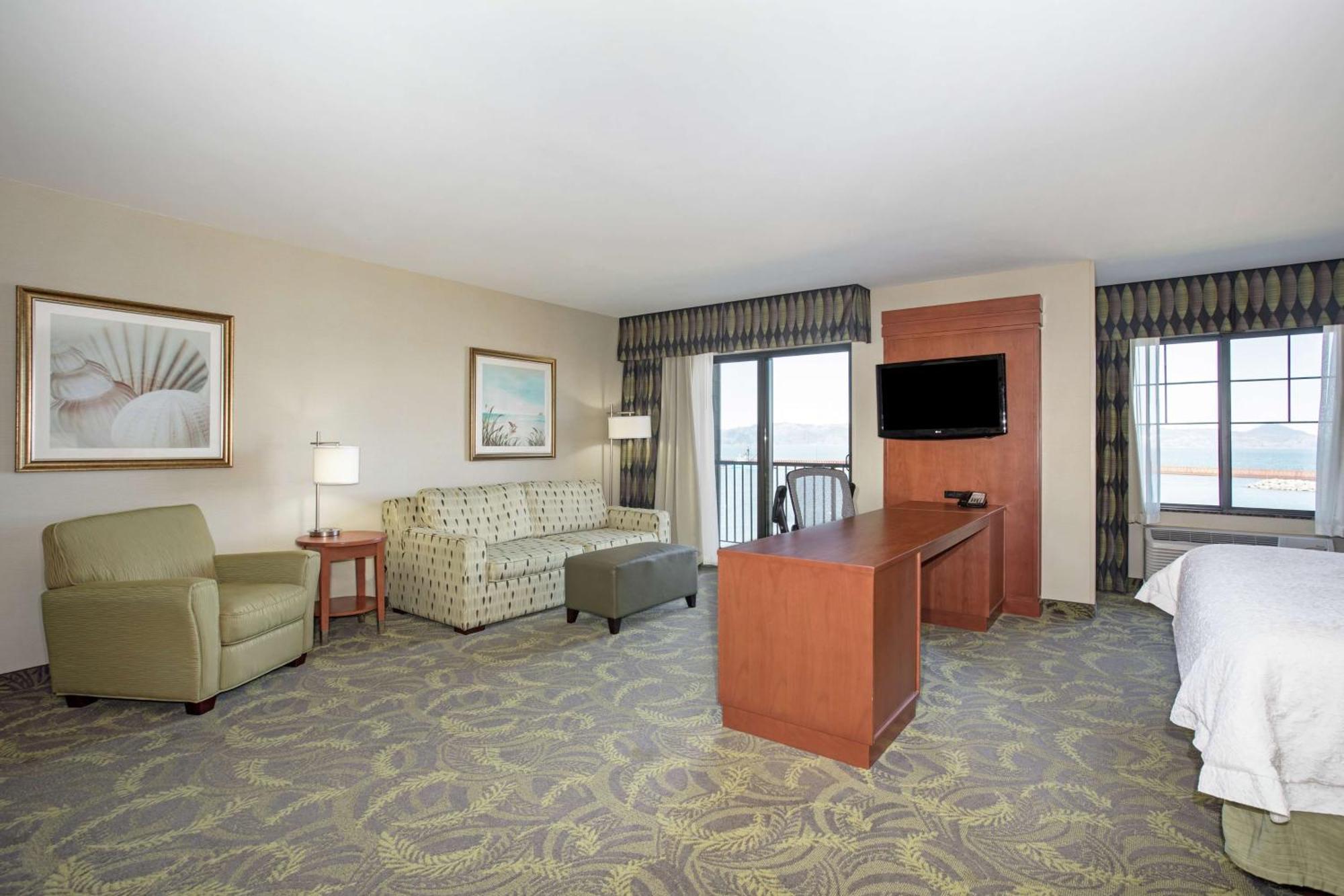 Hampton Inn & Suites Astoria Exteriör bild
