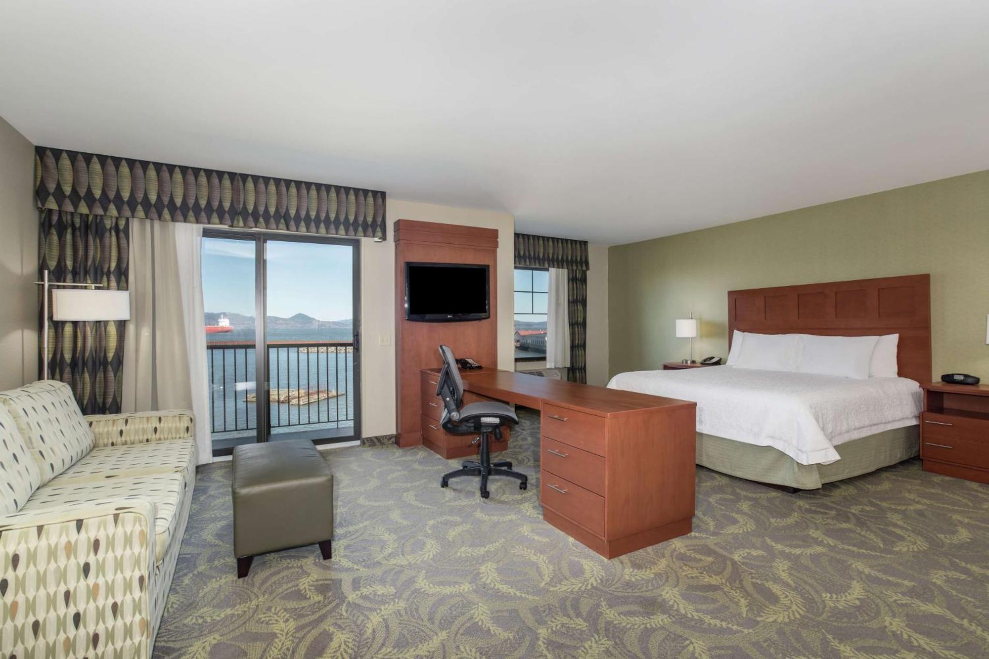 Hampton Inn & Suites Astoria Exteriör bild