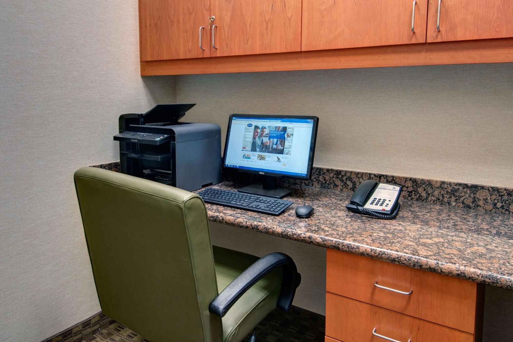 Hampton Inn & Suites Astoria Exteriör bild