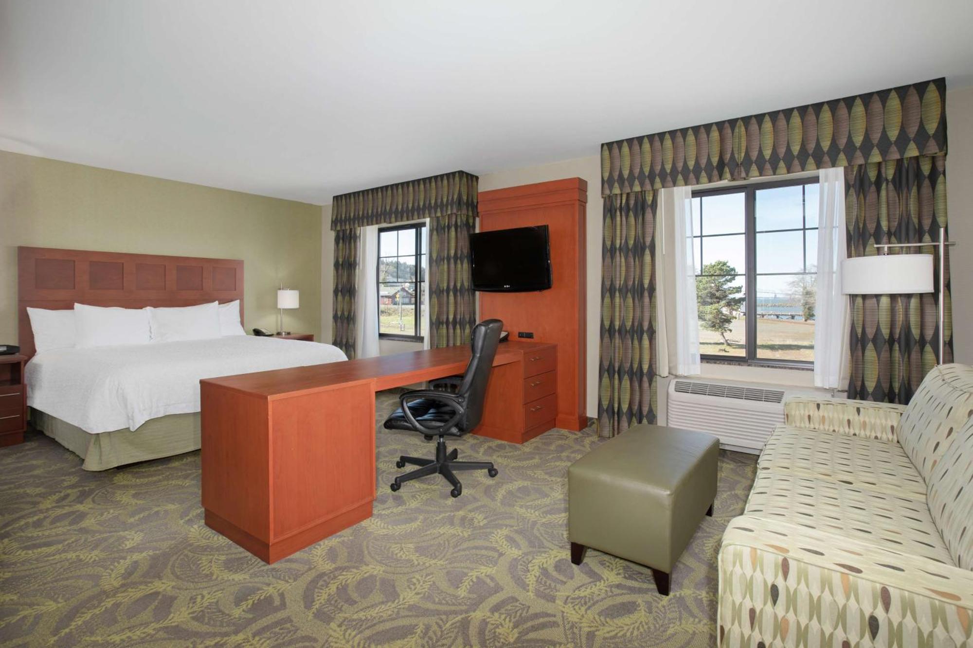 Hampton Inn & Suites Astoria Exteriör bild