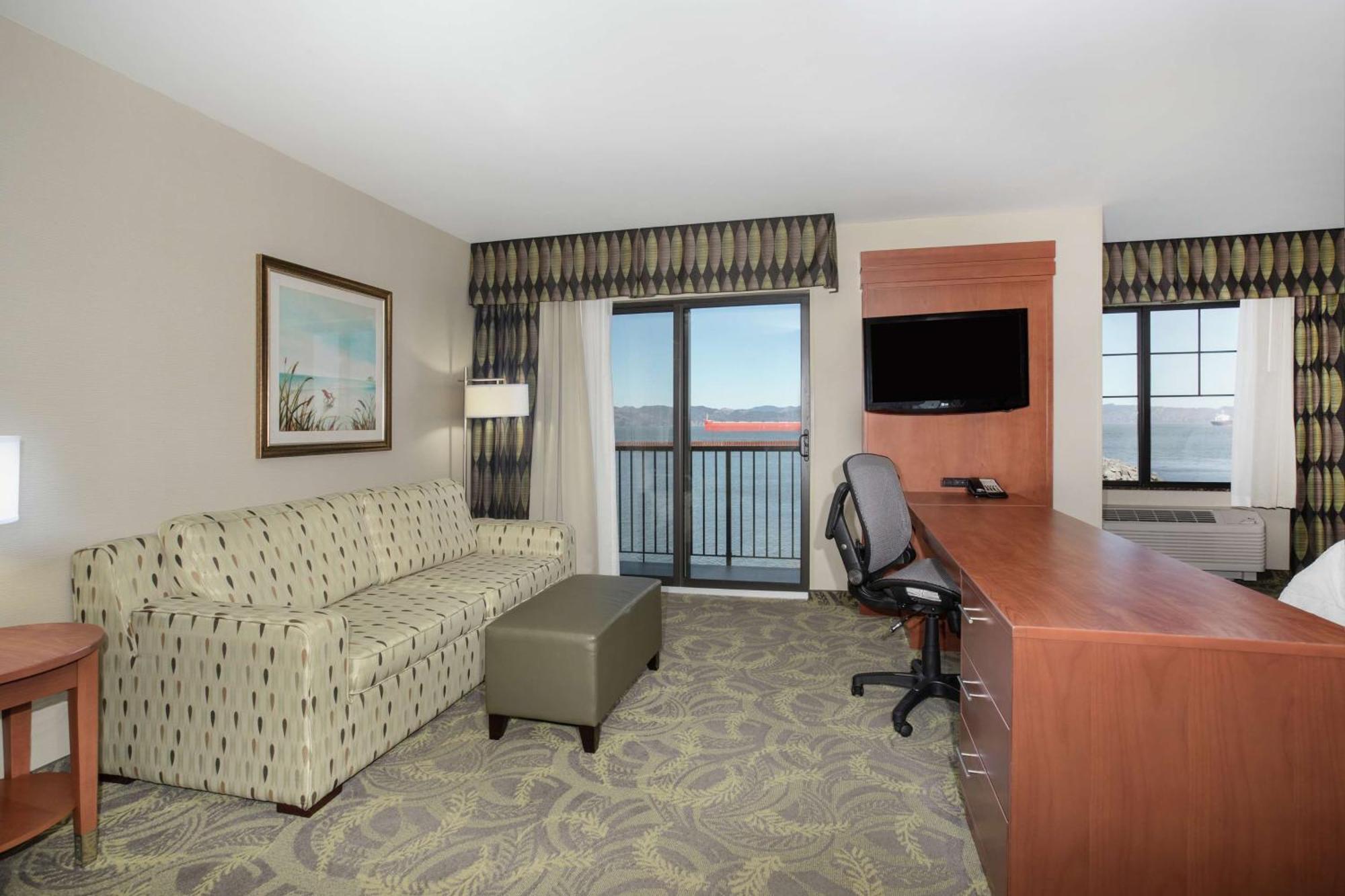Hampton Inn & Suites Astoria Exteriör bild