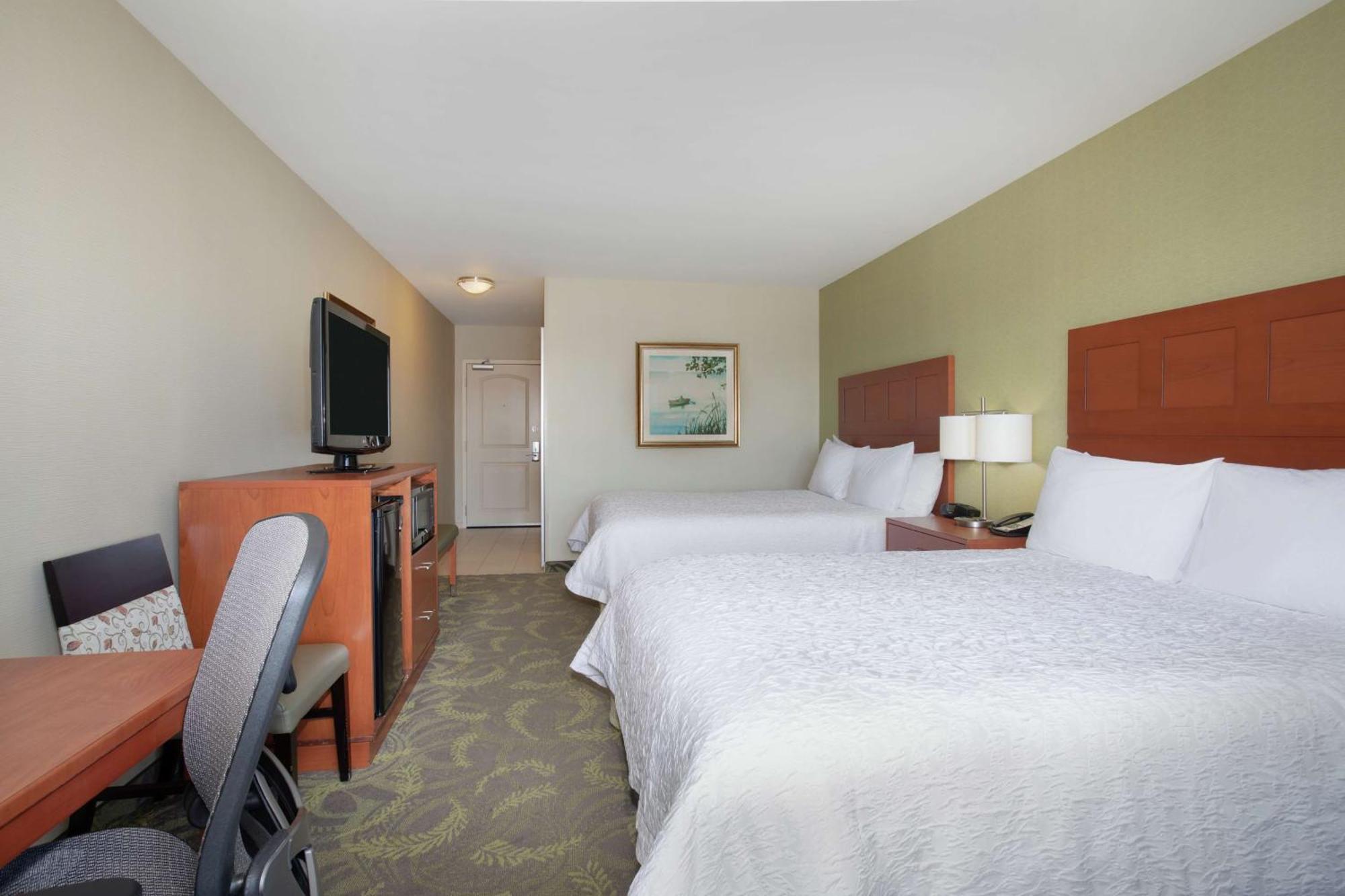 Hampton Inn & Suites Astoria Exteriör bild